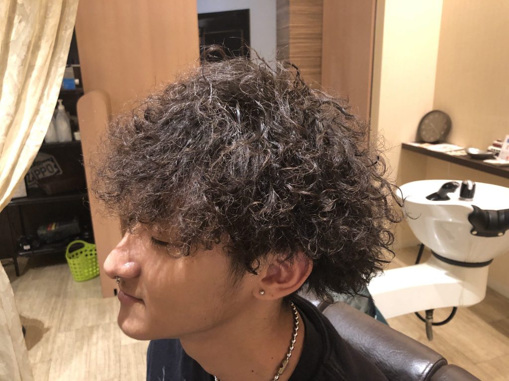 高松市の美容室 男のボンドは理容室と美容室を併設するヘアサロンです